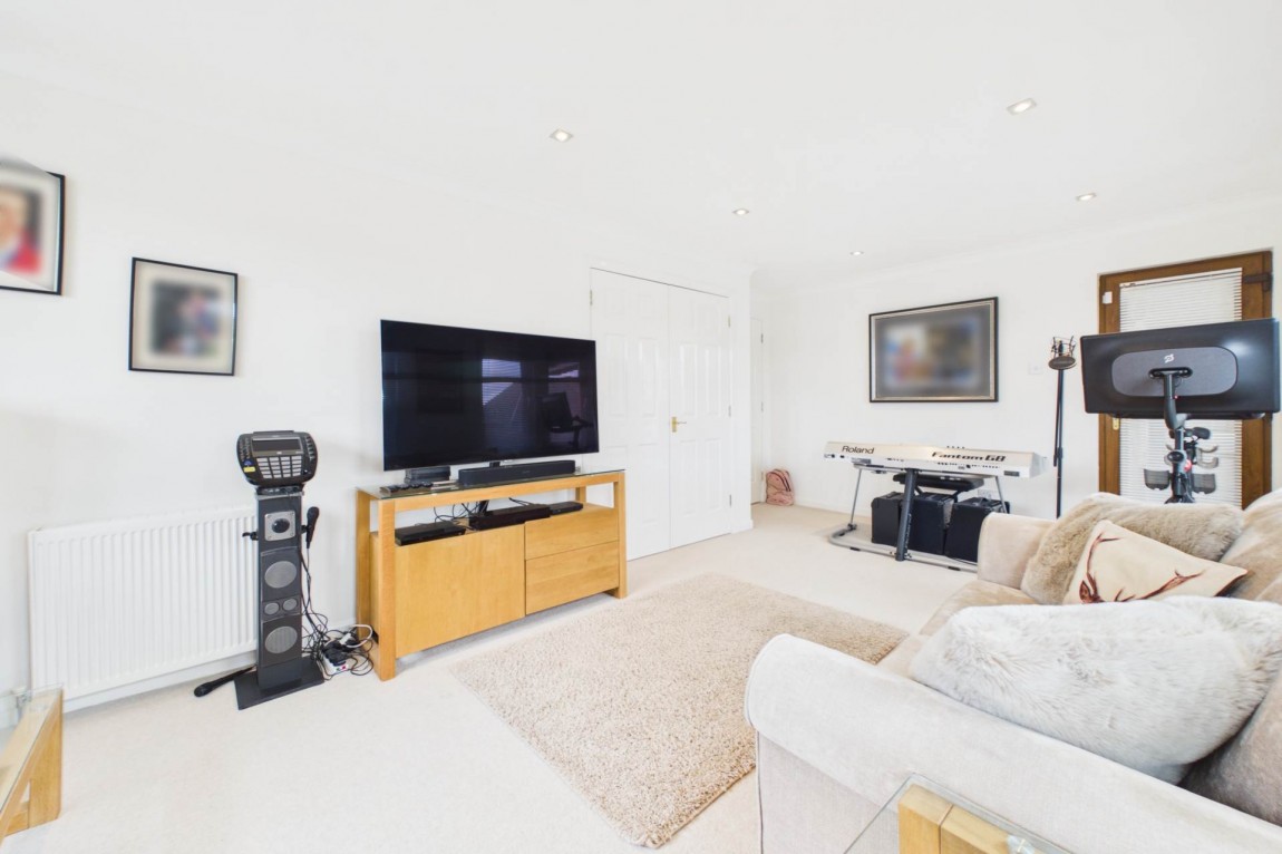 Images for North And South Road, Bellside, Cleland