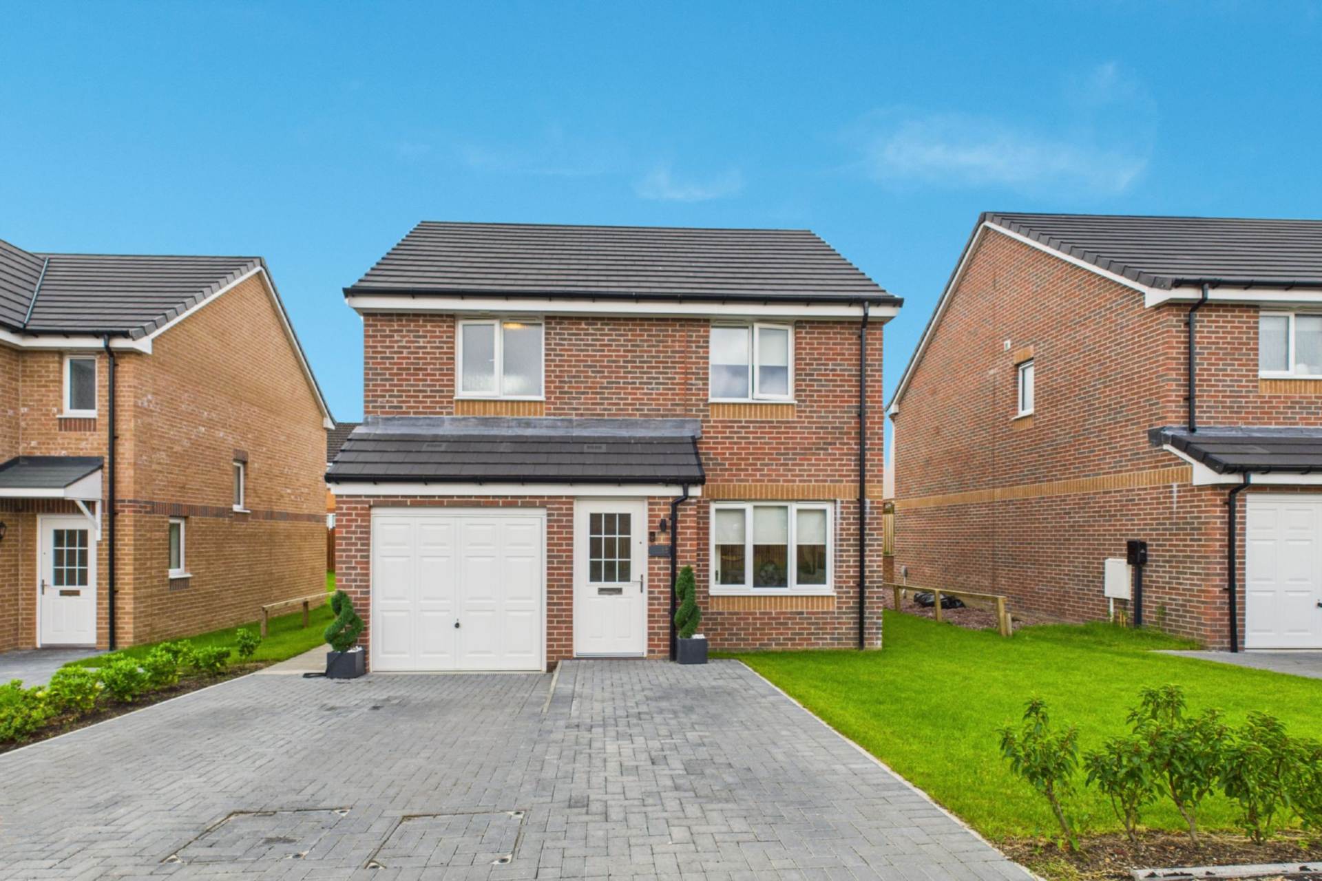 Bracken Grove, Law, Carluke