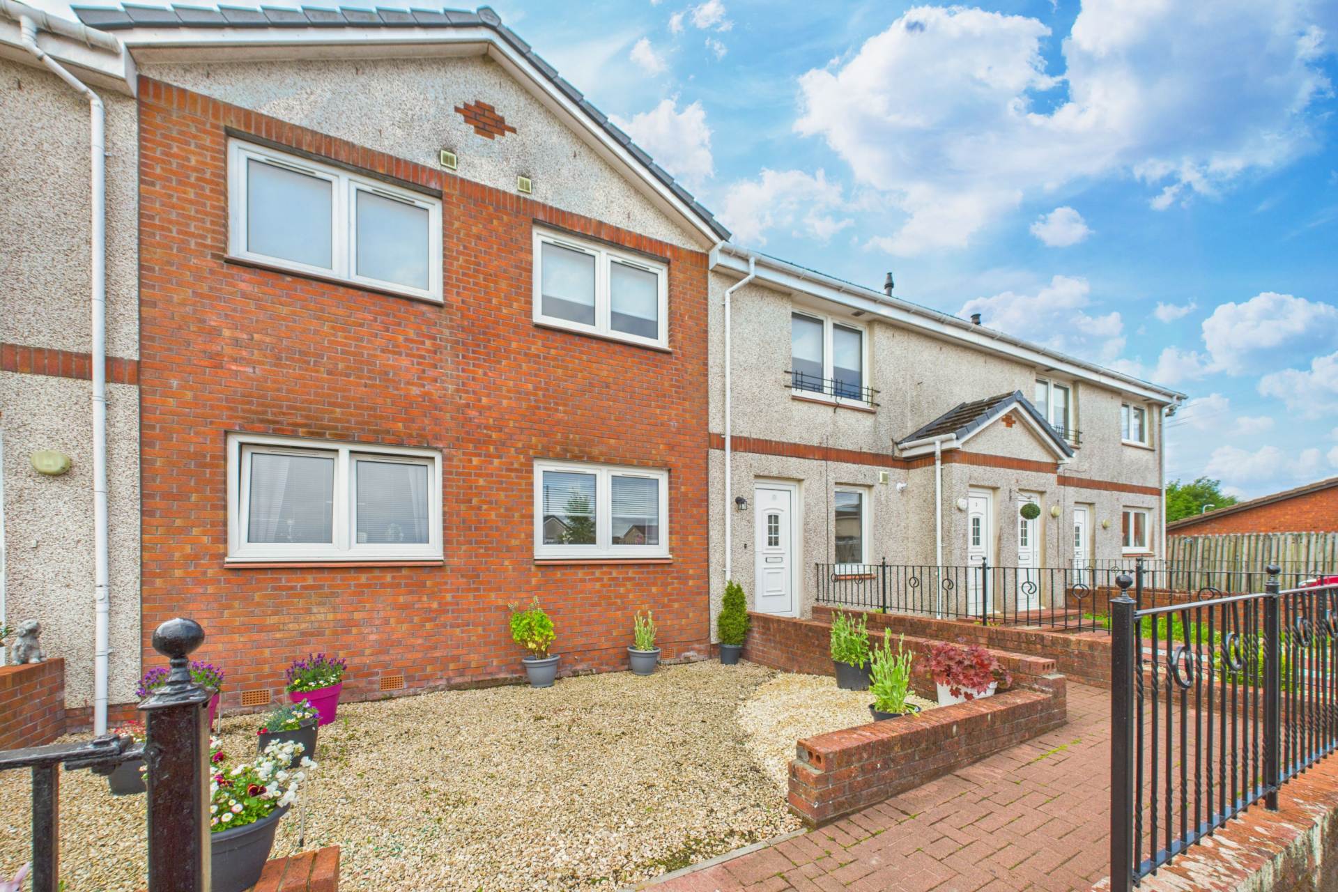 Pipers Court, Shotts