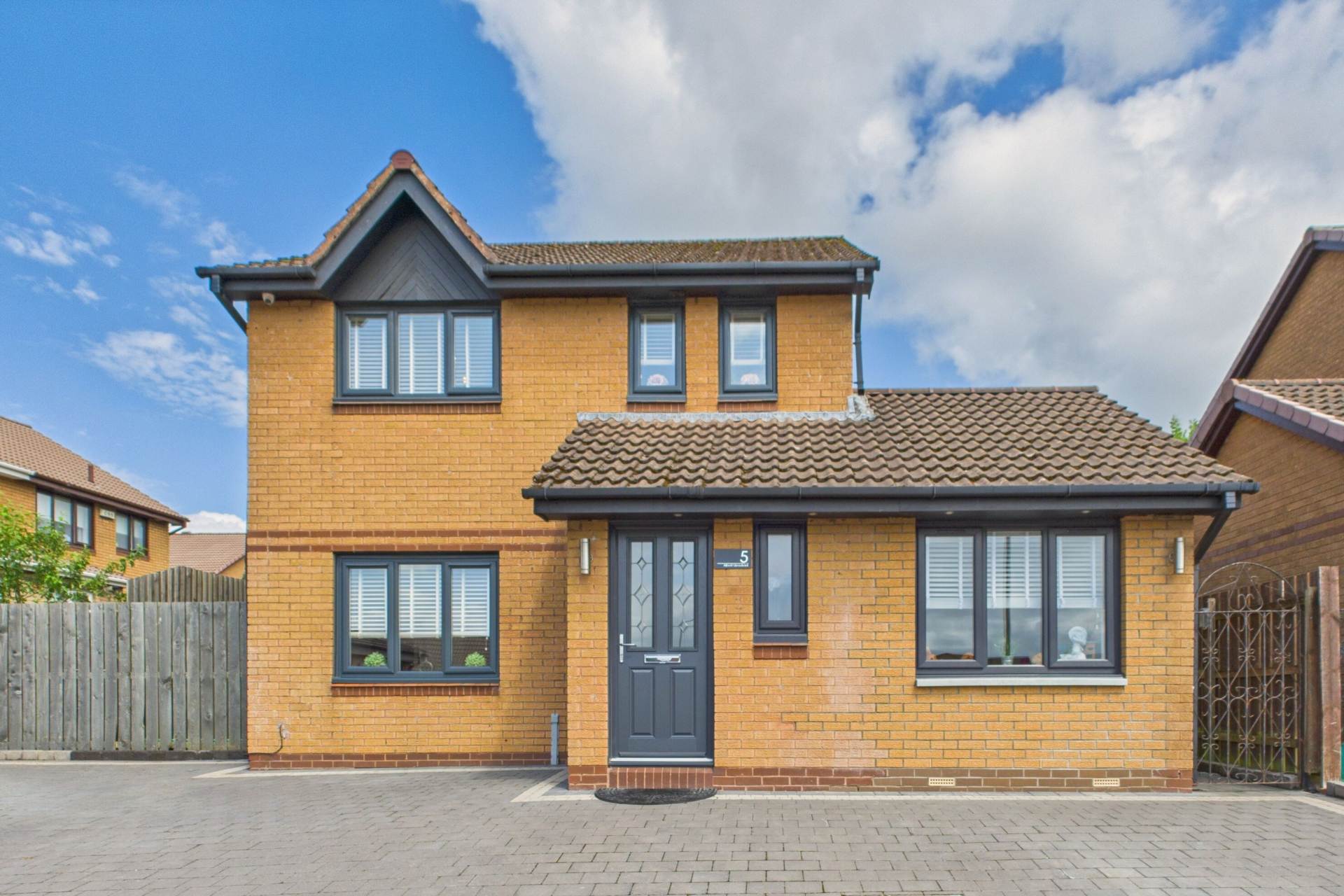 Albert Quadrant, Motherwell