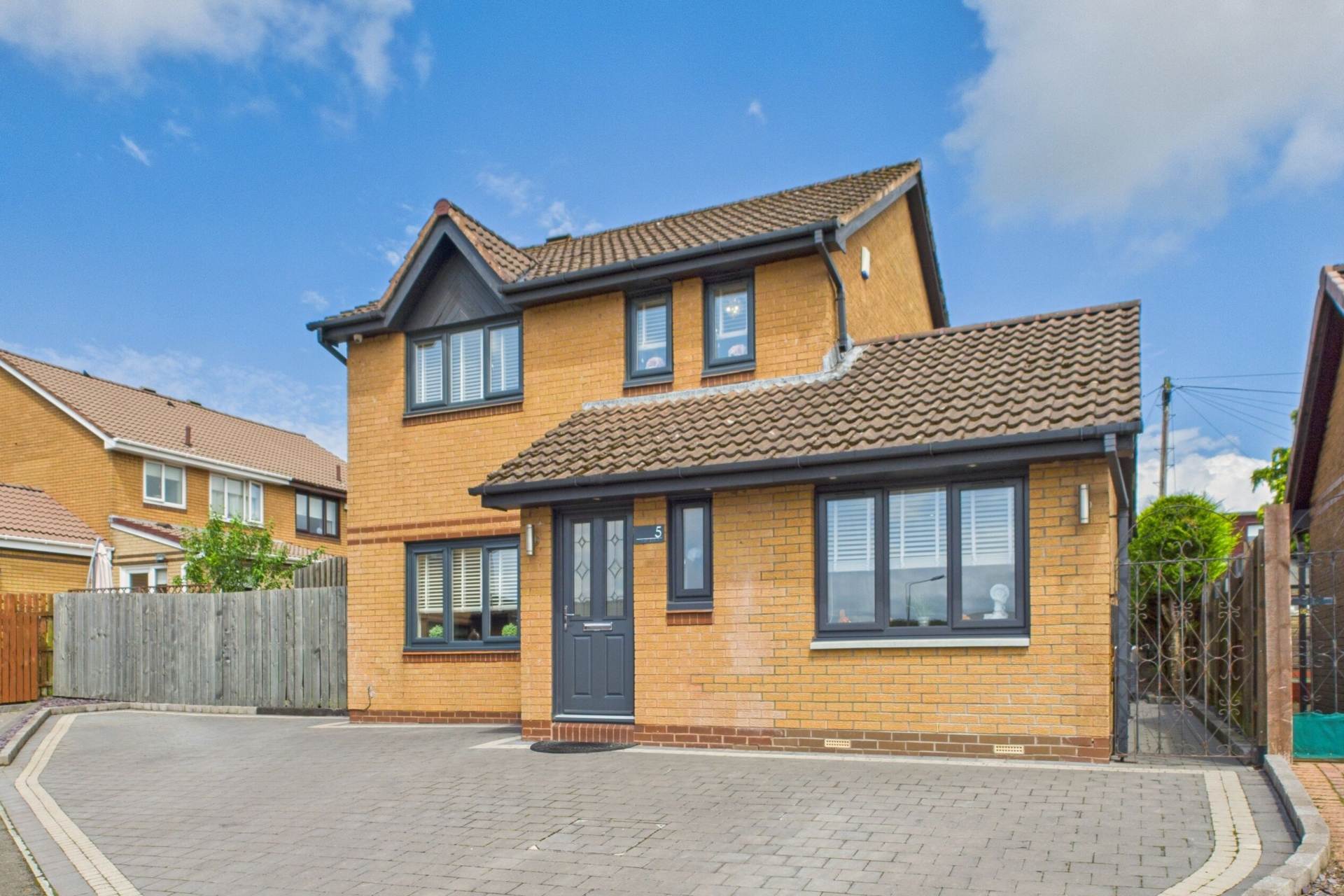 Albert Quadrant, Motherwell