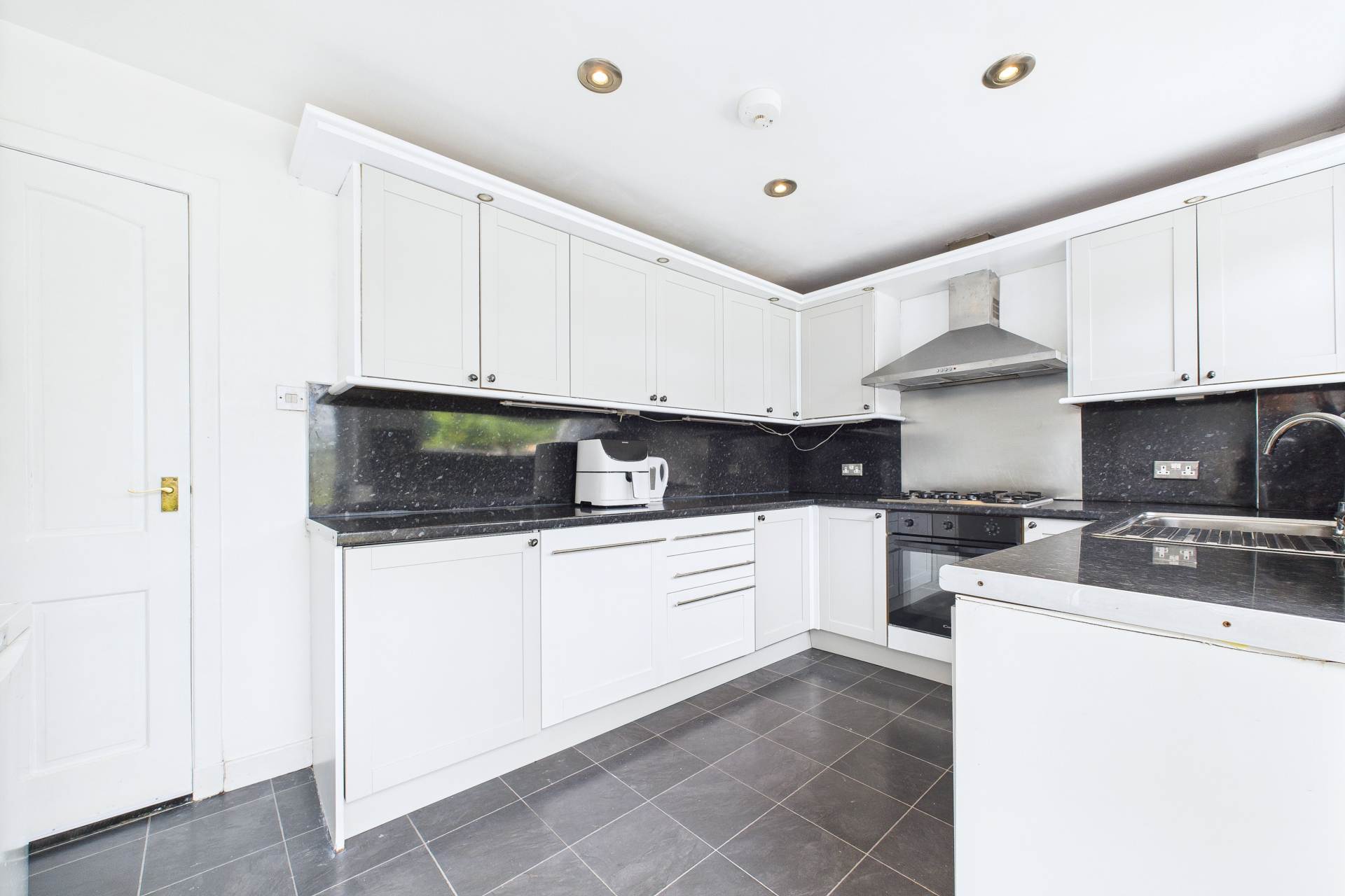 Invergarry Quadrant, Thornliebank