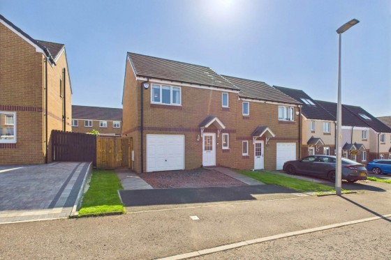 Aquitania Crescent, Larkhall