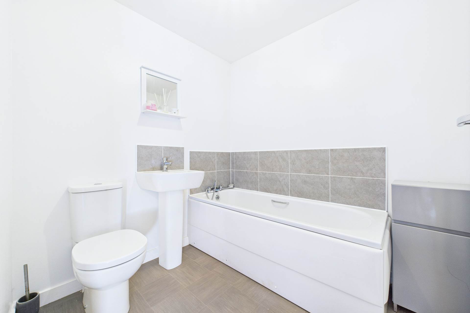 Aquitania Crescent, Larkhall