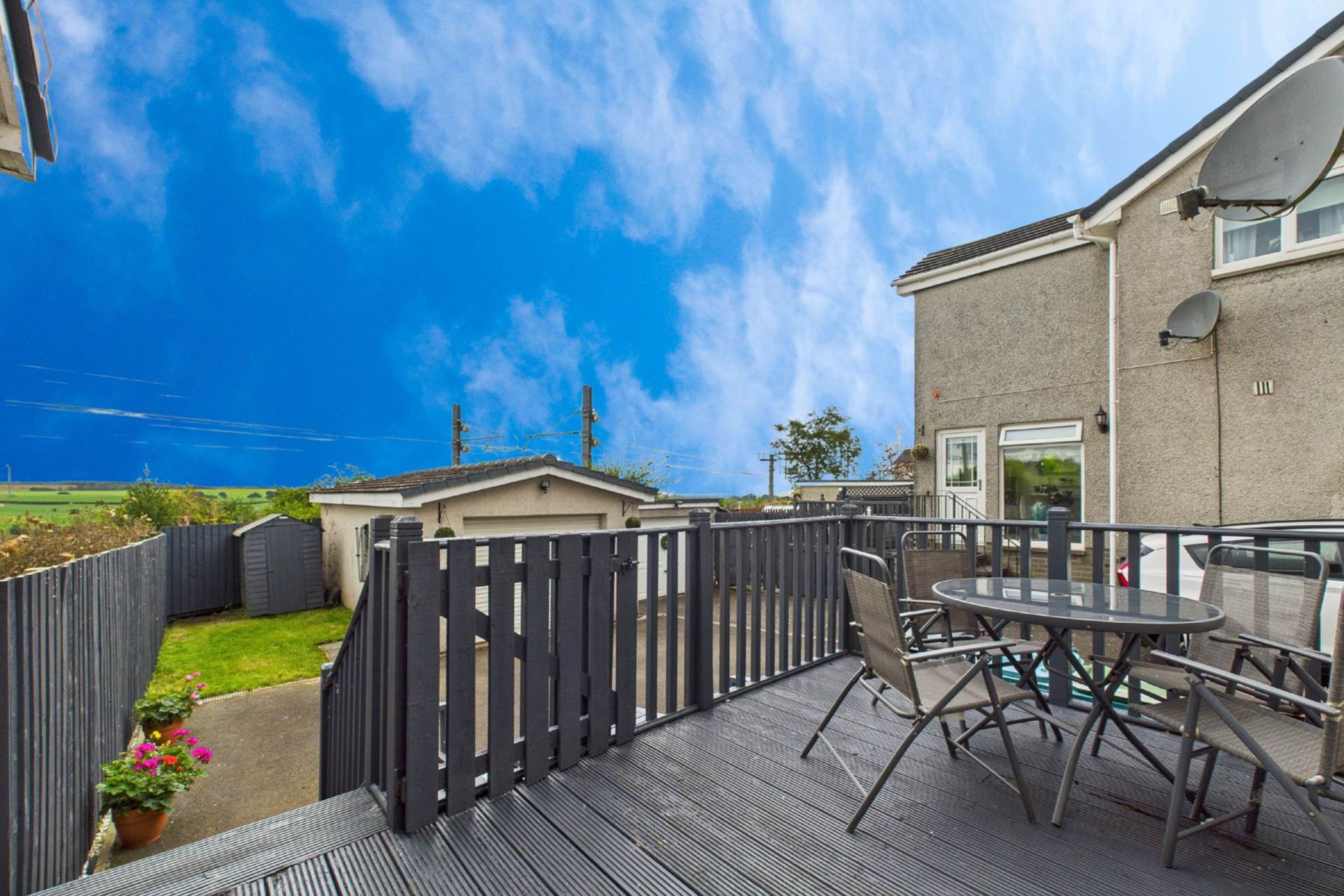 Currieside Avenue, Shotts