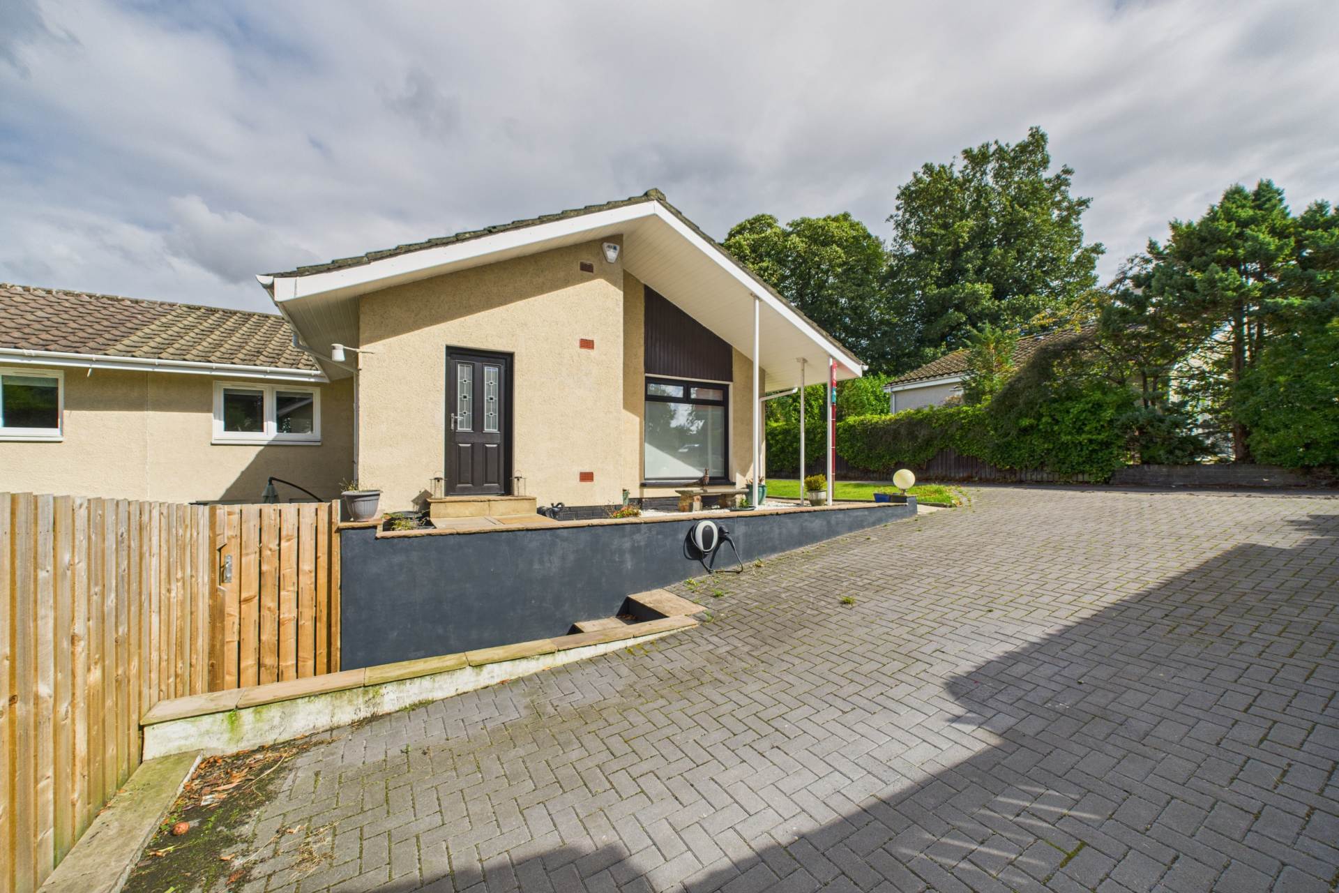 Sweethope Gardens, Bothwell