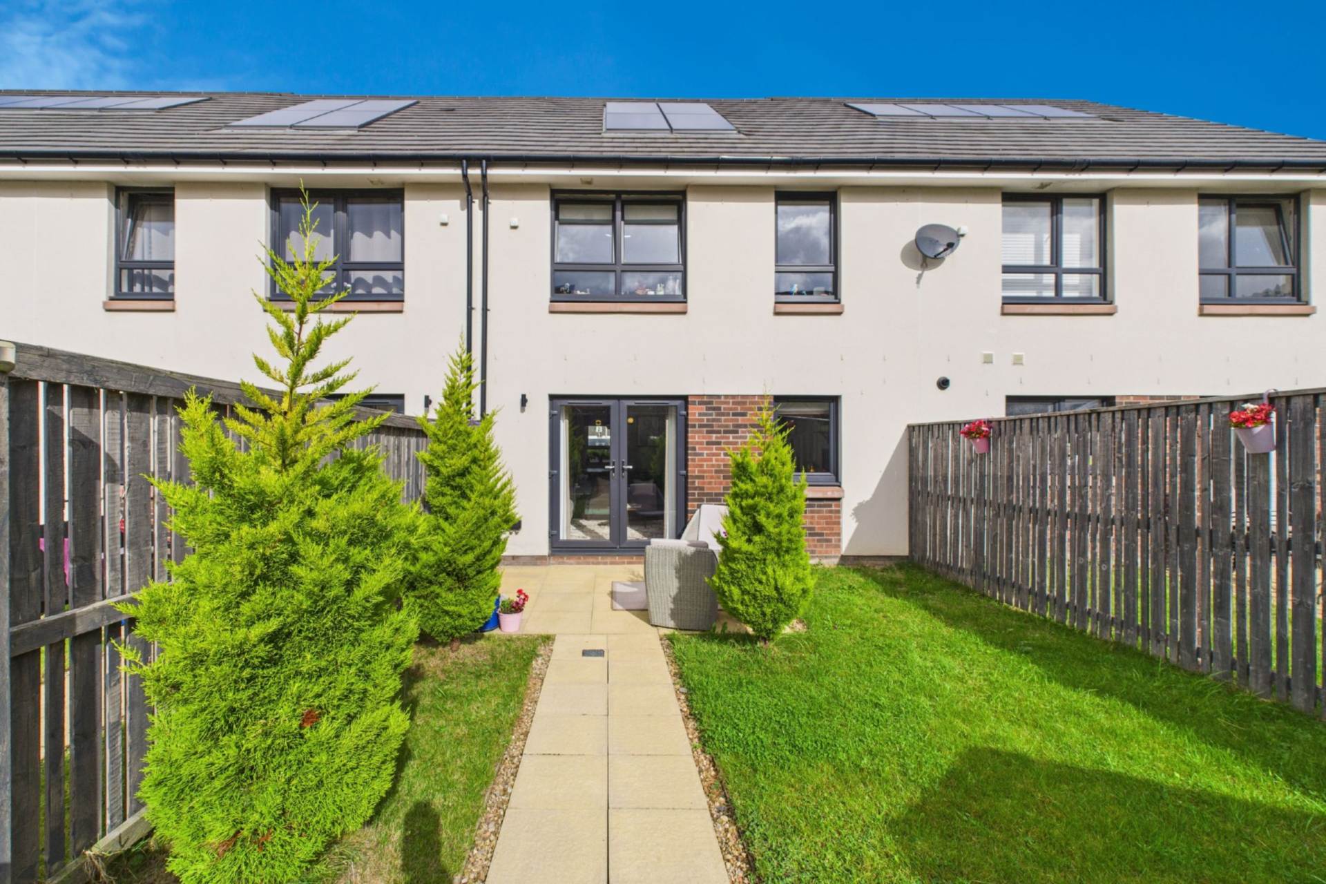 Hareton Place, Jackton