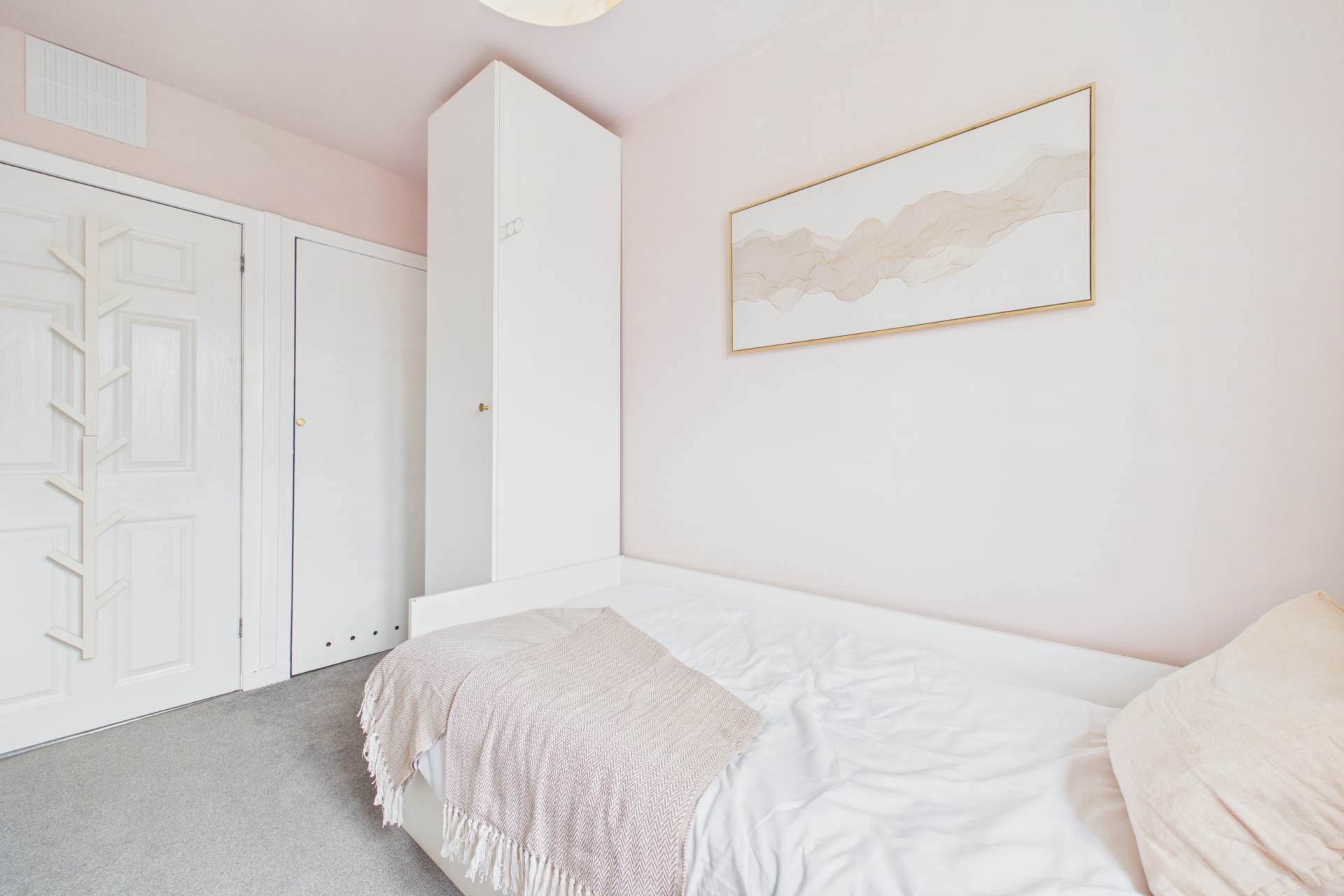 Earn Crescent, Wishaw