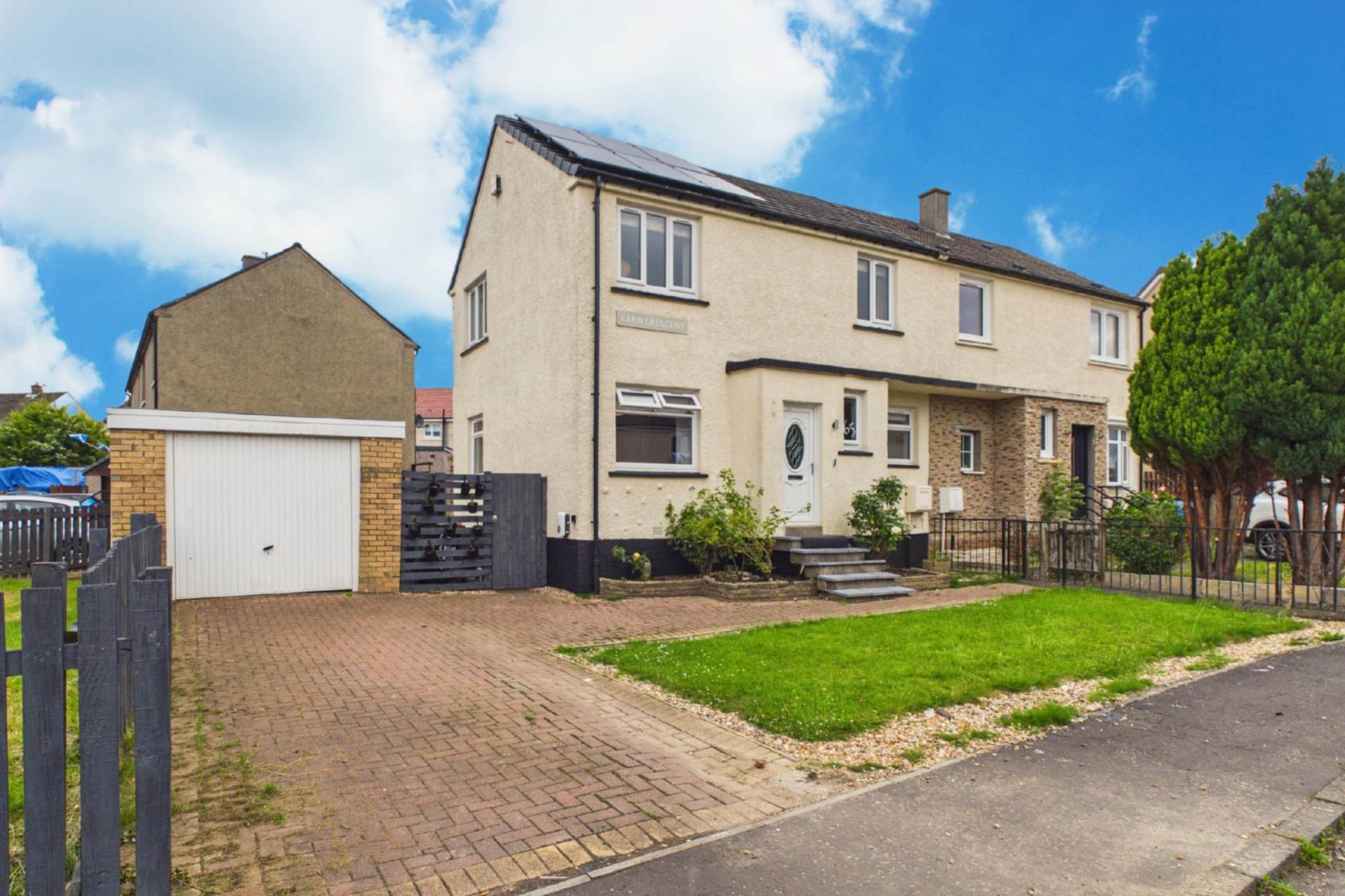 Earn Crescent, Wishaw