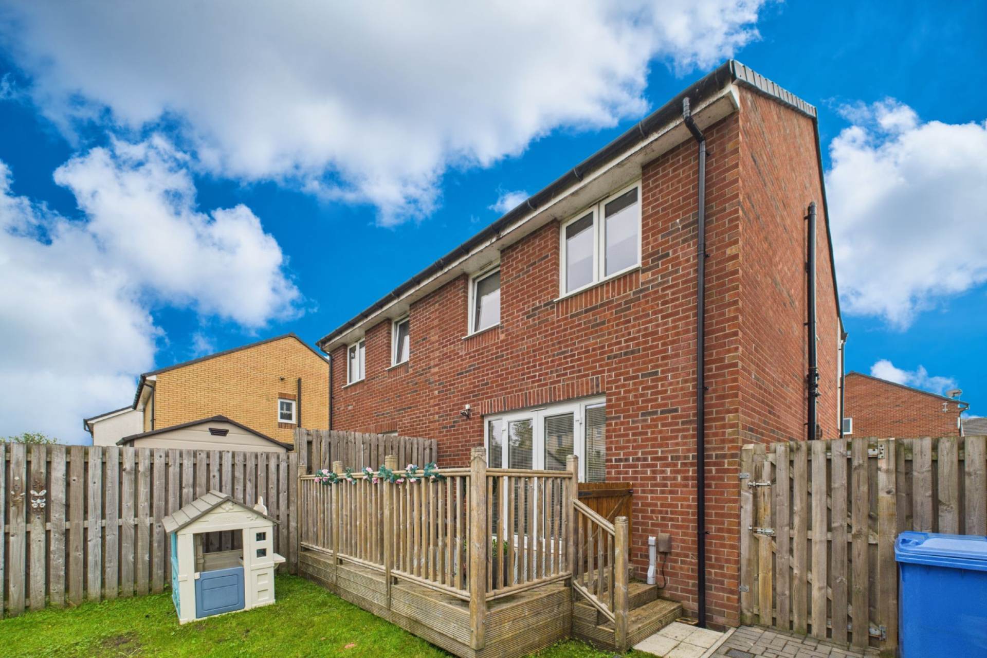 Lindores Drive, Stepps