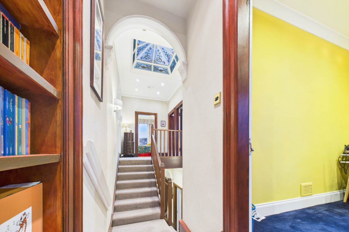 Images for Ravenscraig, Hamilton Drive, Falkirk