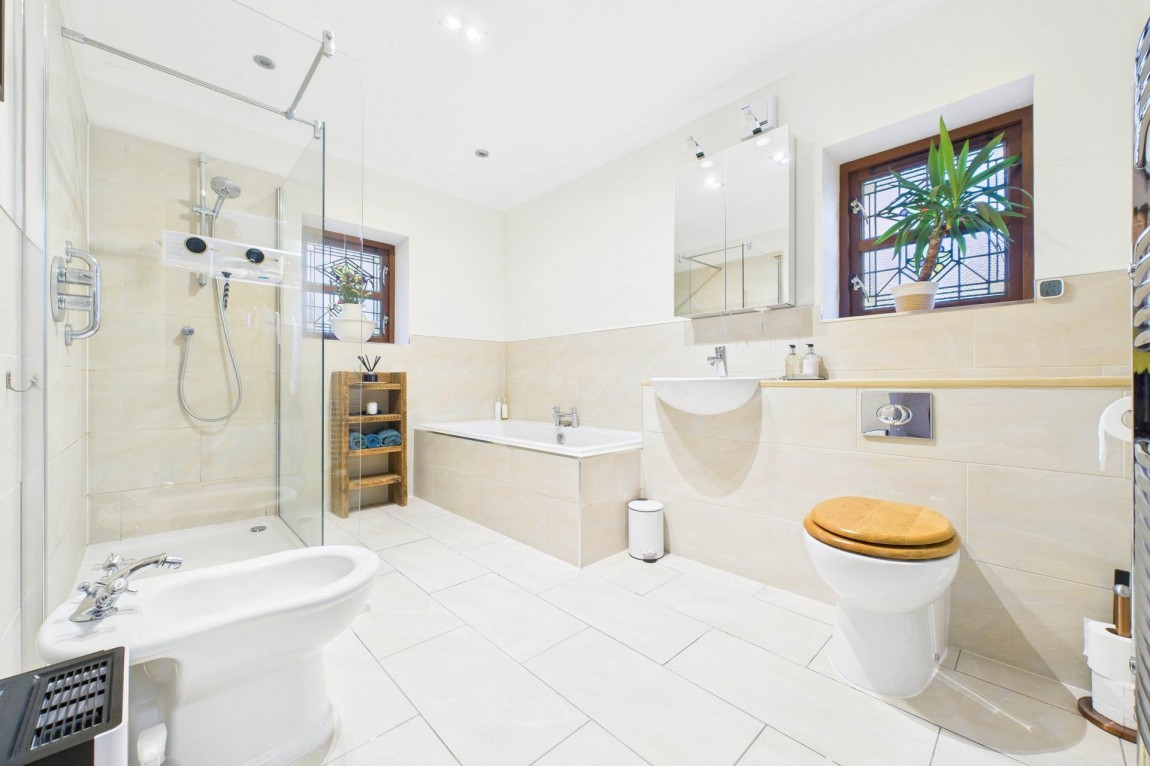 Images for Ravenscraig, Hamilton Drive, Falkirk