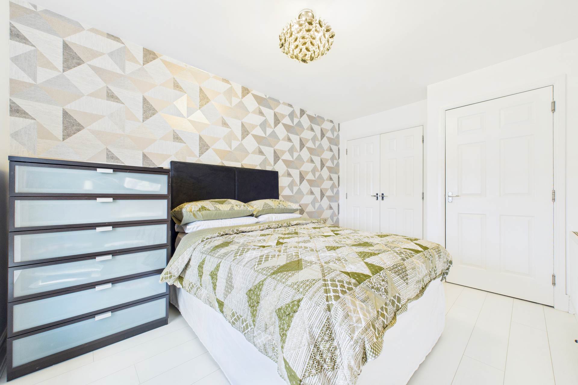 Roxburgh Court, Carfin