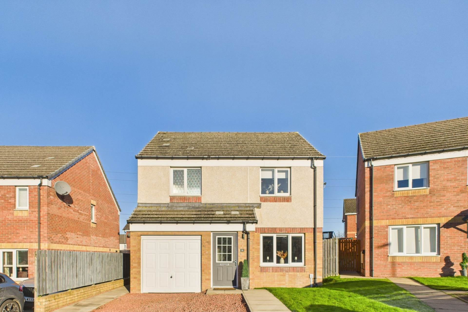 Paterson Walk, Holytown