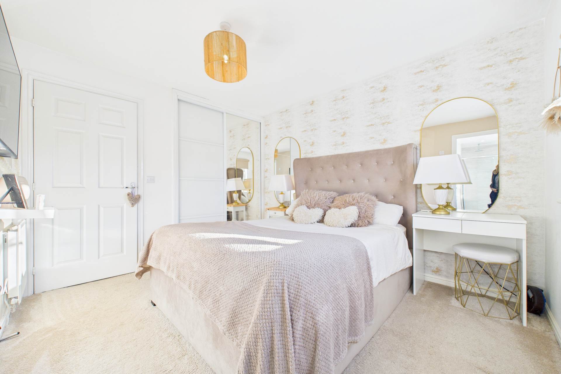 Paterson Walk, Holytown