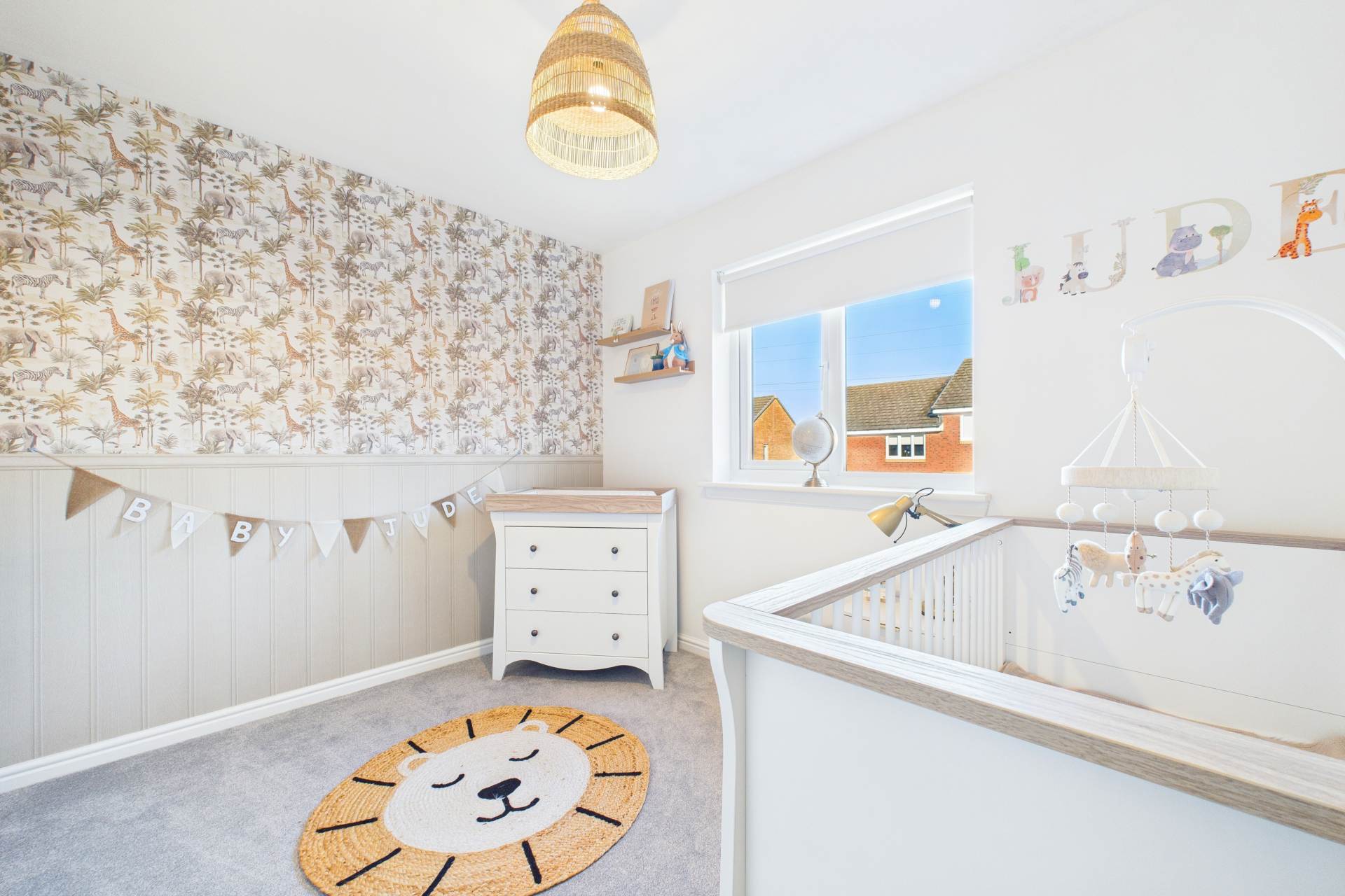 Paterson Walk, Holytown