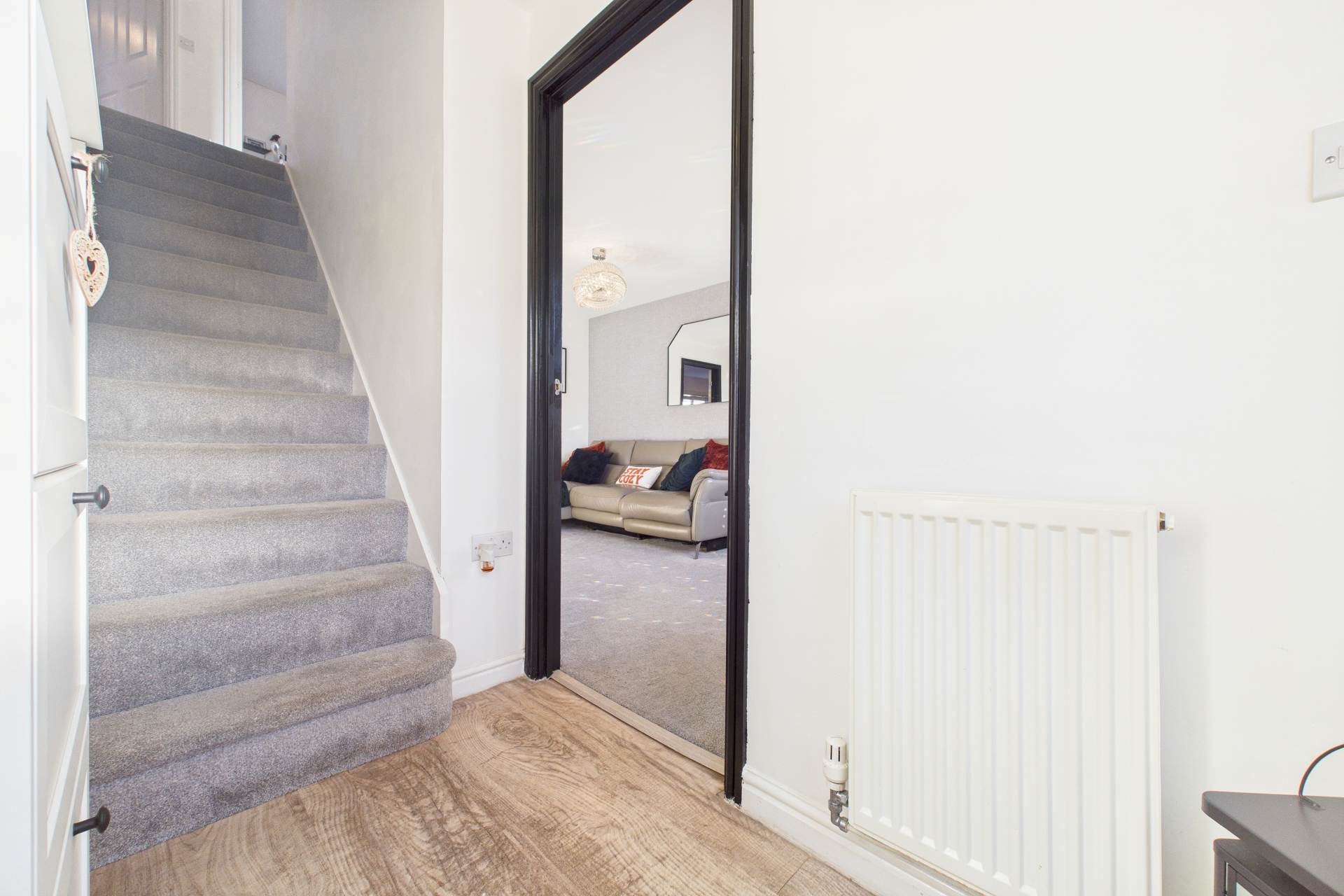 Paterson Walk, Holytown