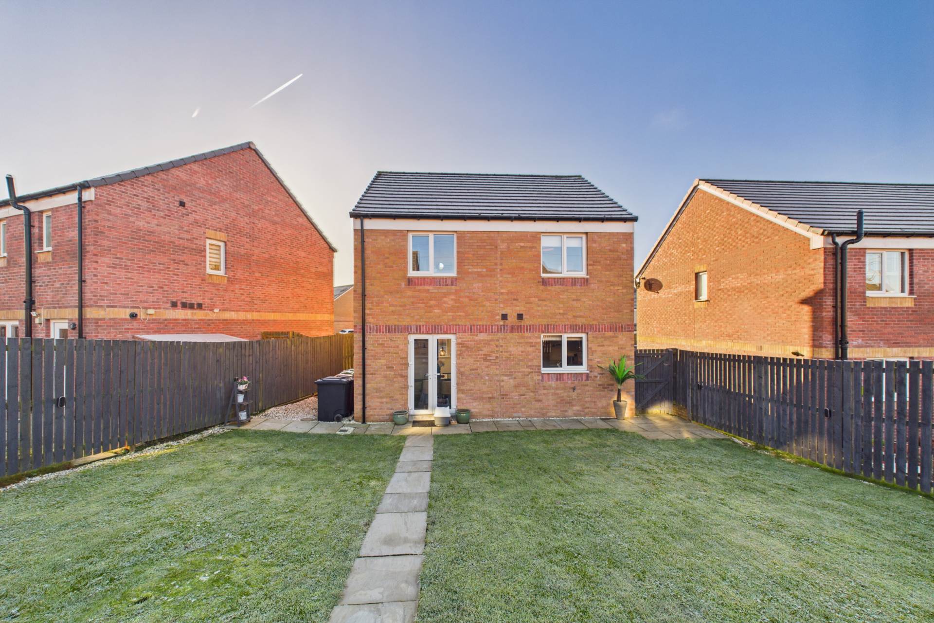 Paterson Walk, Holytown