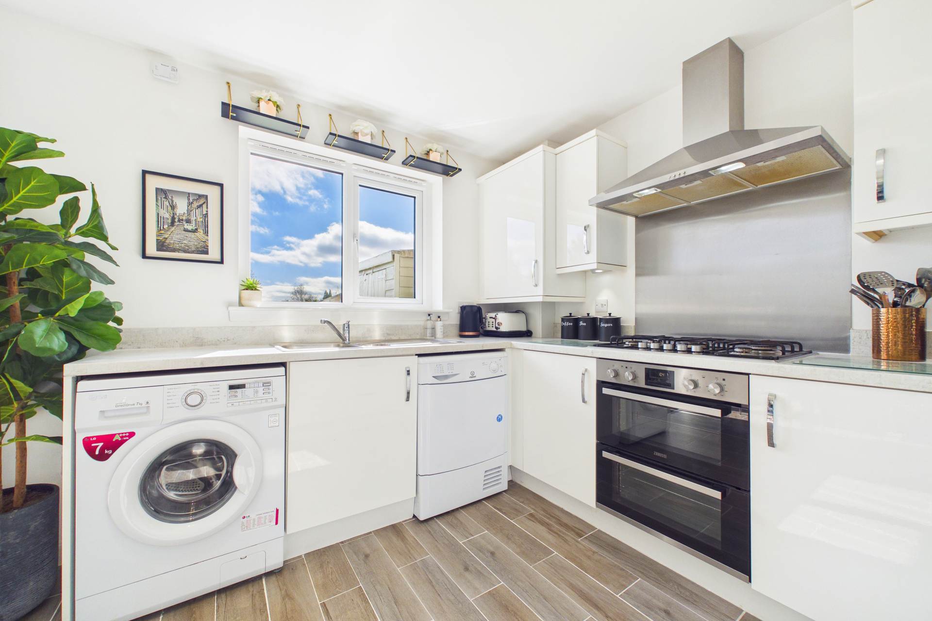 Caledonian Crescent, Law