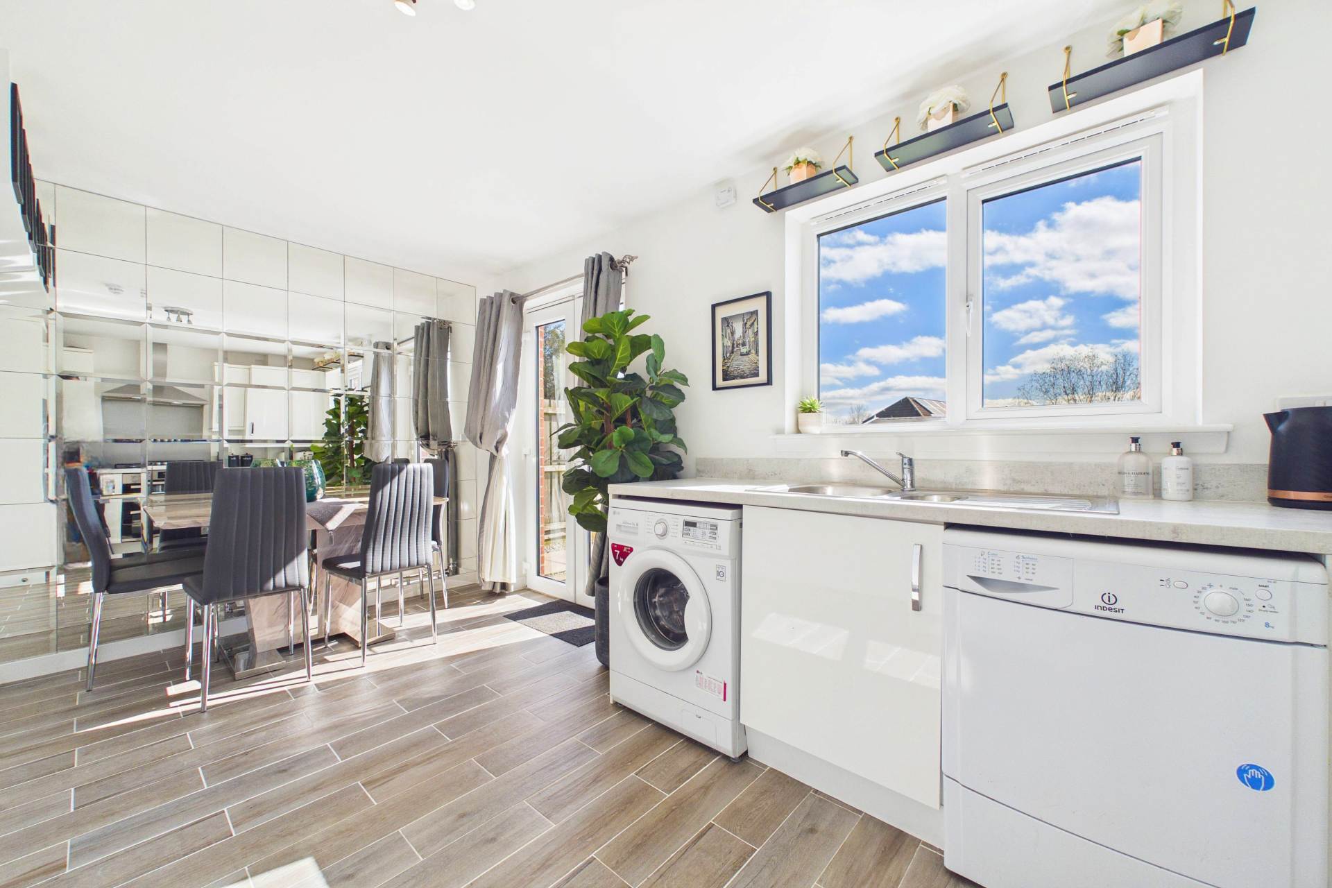 Caledonian Crescent, Law