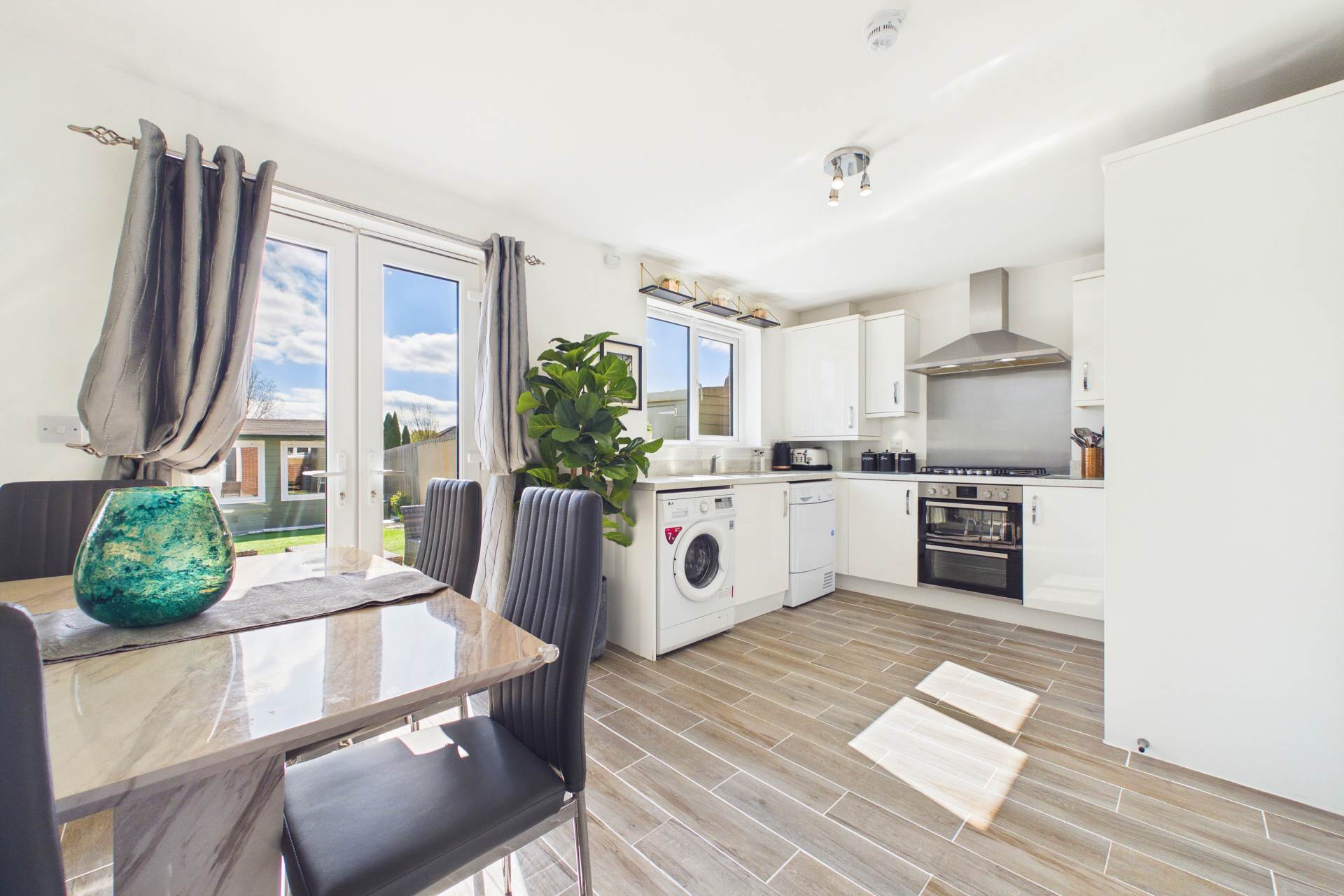 Caledonian Crescent, Law