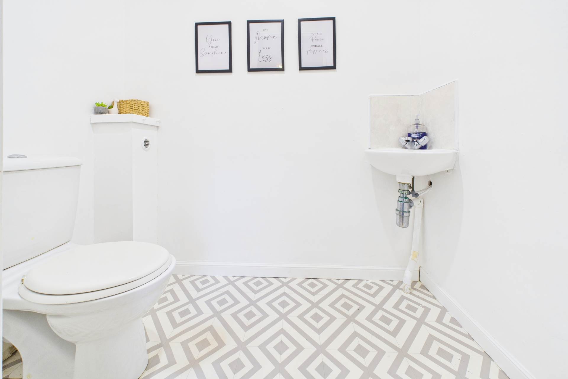 St Andrews Drive, Law