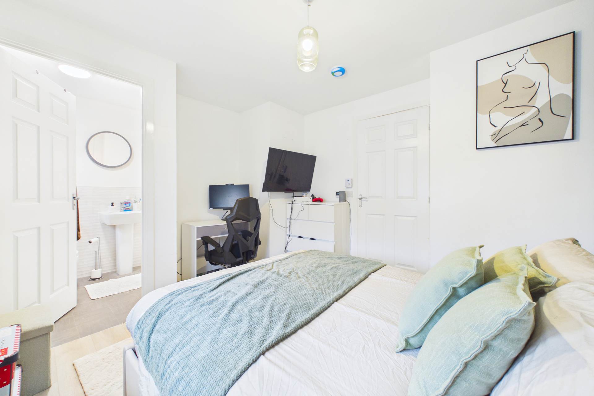 Lotus Crescent, Cleland