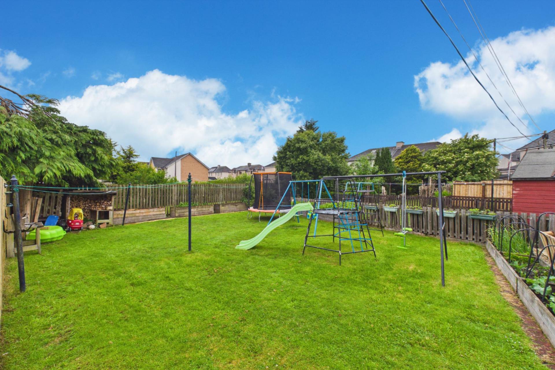Bon Accord Crescent, Shotts
