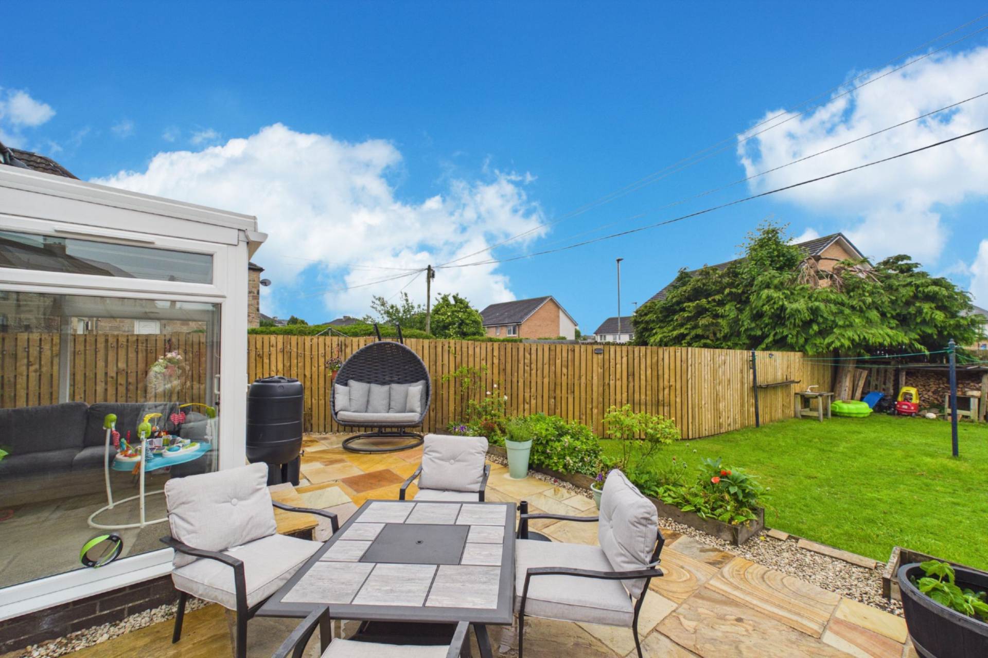 Bon Accord Crescent, Shotts
