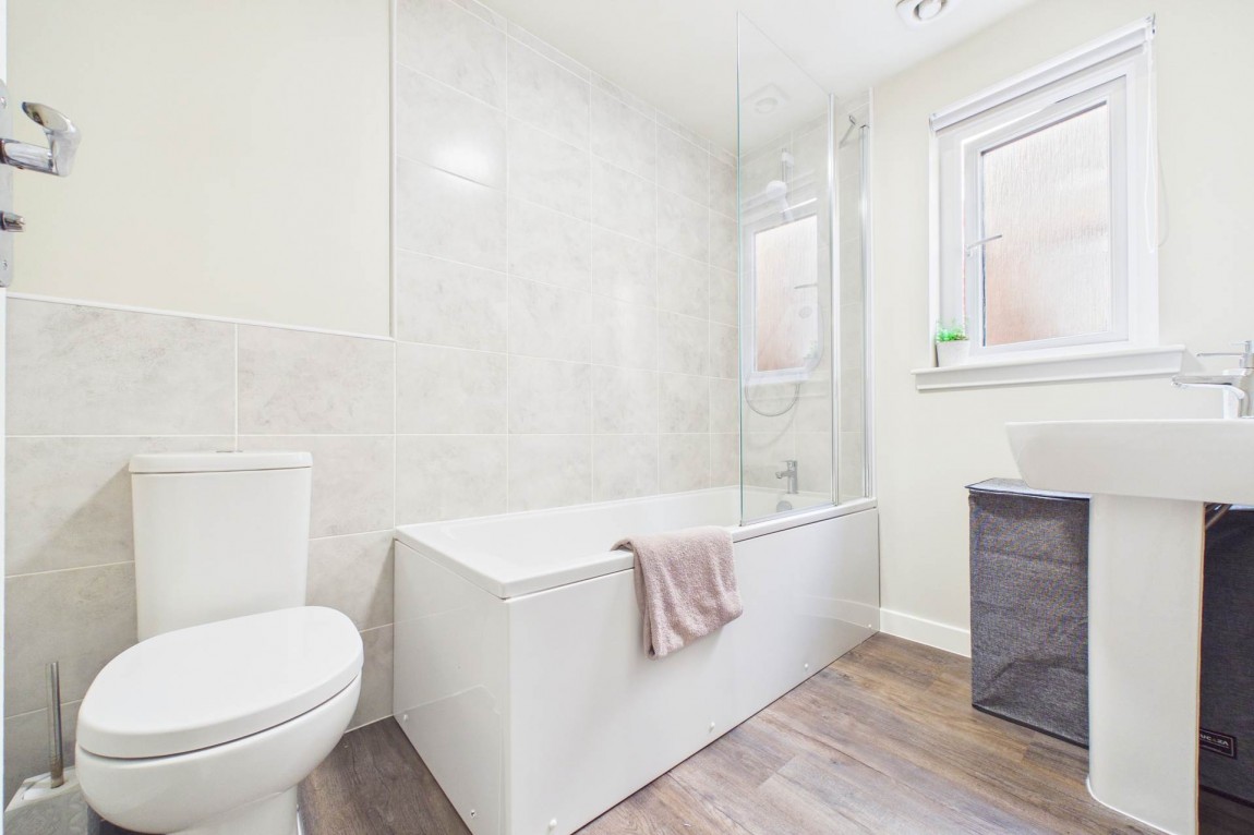 Images for McIntosh Gardens, Law, Carluke