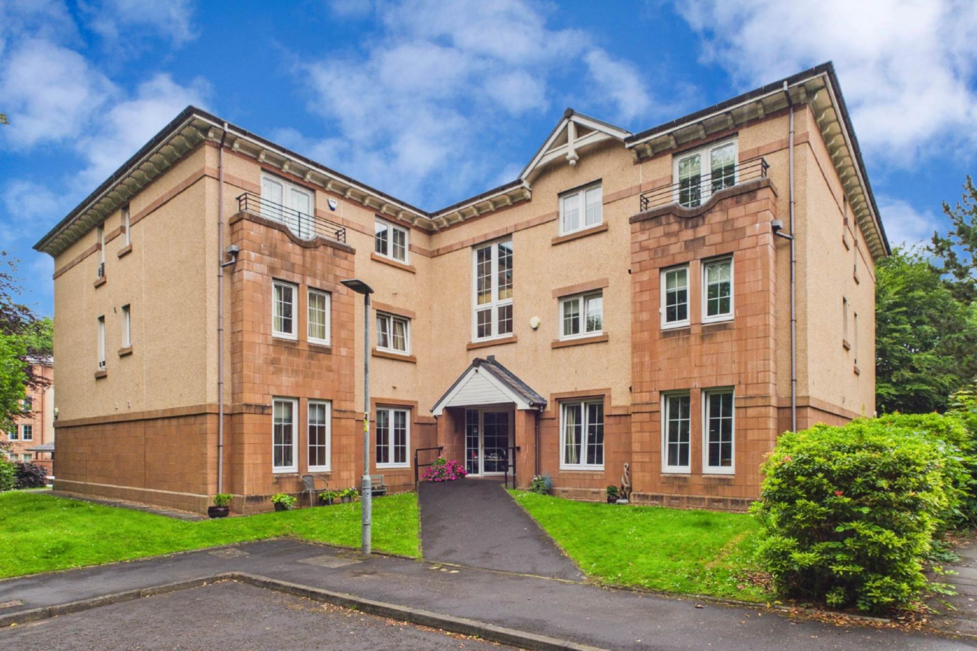 Fairyknowe Court, Bothwell